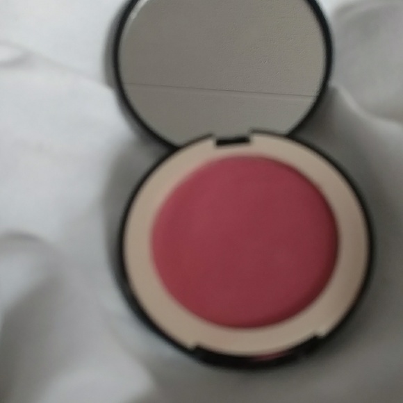 Doll10 cream blush in the in the color pinch me - Picture 4 of 4